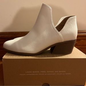 Dr. Scholl’s Lucille Ankle Boot White NWOT